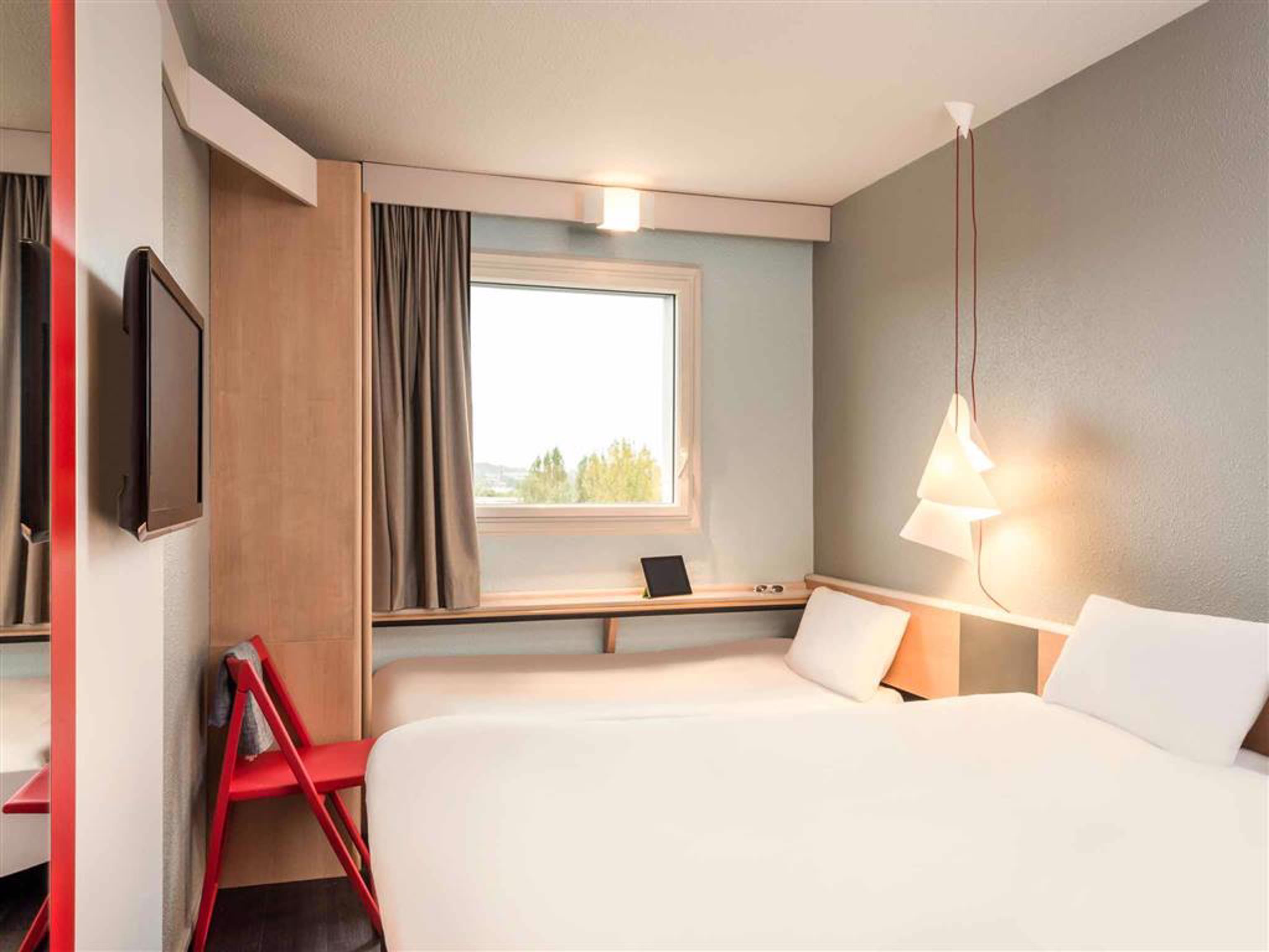 B&B Hotel Versailles Le Chesnay Exteriör bild