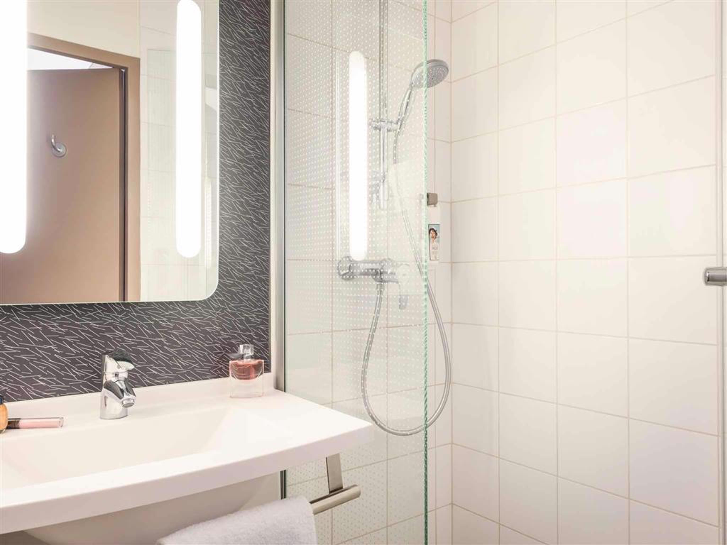 B&B Hotel Versailles Le Chesnay Exteriör bild